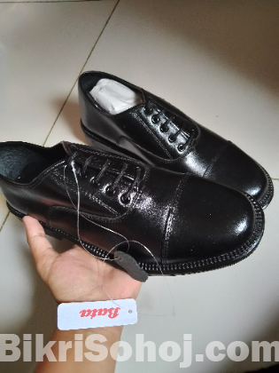 Black formal shoe